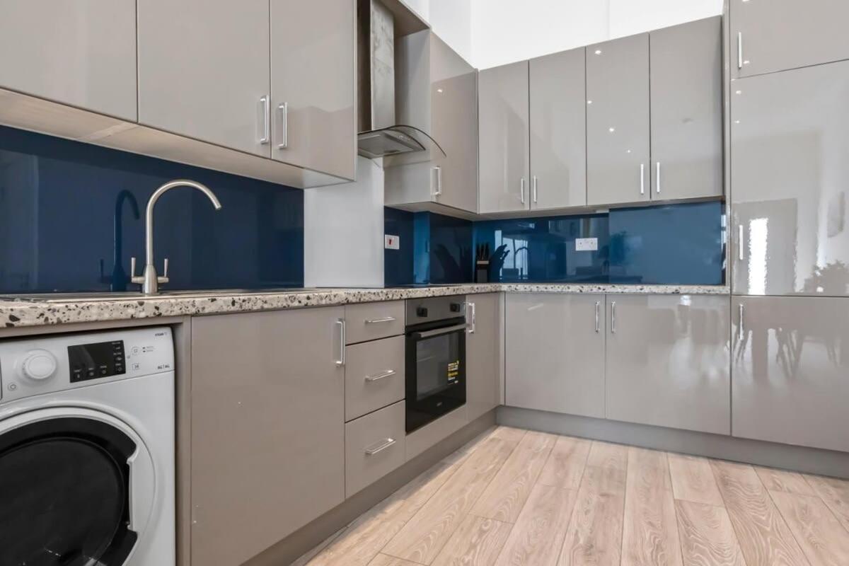 Lovely 1 Bedroom Apartment In Central Woking Exterior foto