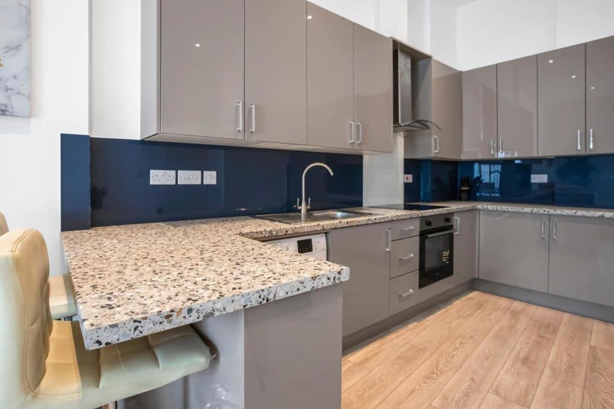 Lovely 1 Bedroom Apartment In Central Woking Exterior foto