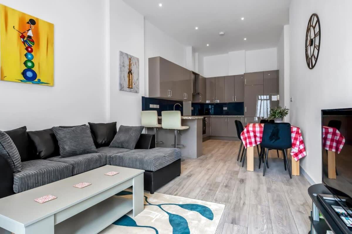 Lovely 1 Bedroom Apartment In Central Woking Exterior foto